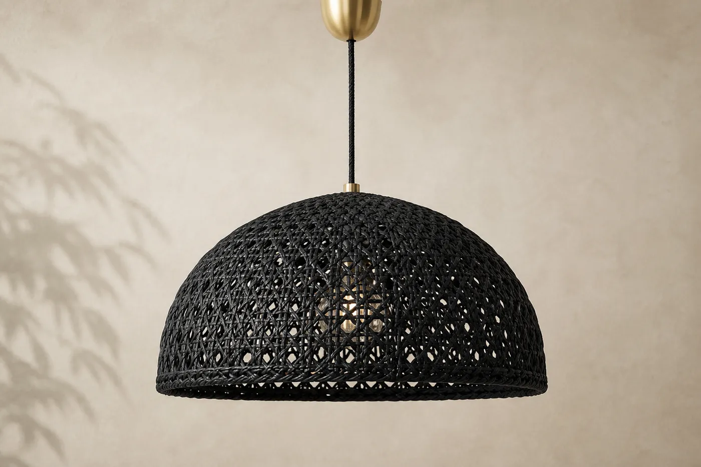 Suspension Rotin Tressé Noir — N°17